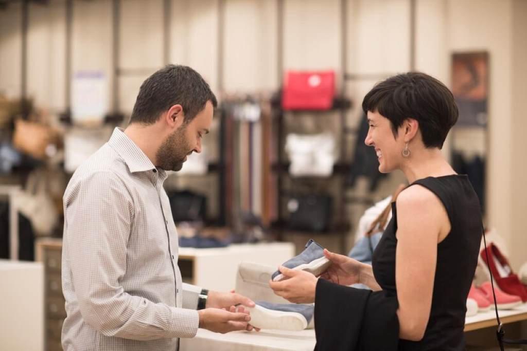 How to Negotiate Discounts at Luxury Outlet Malls