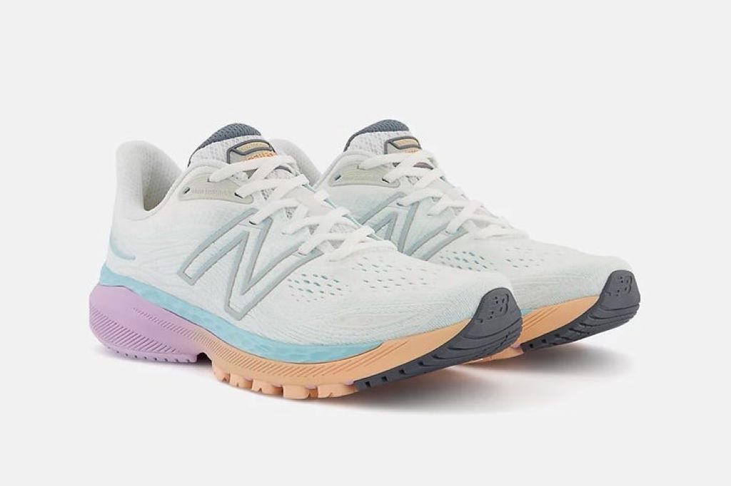 What type of running shoes are best for flat feet