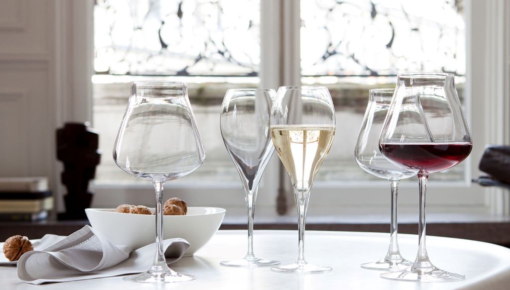 Elegant dining table set with luxury crystal wine glasses for fine dining experience