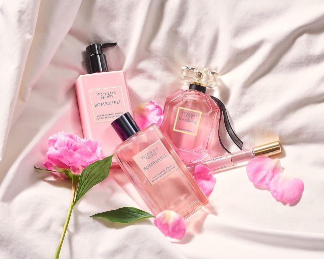 Top-rated Victoria's Secret Bombshell Mist displayed as a stylish fragrance spray for women